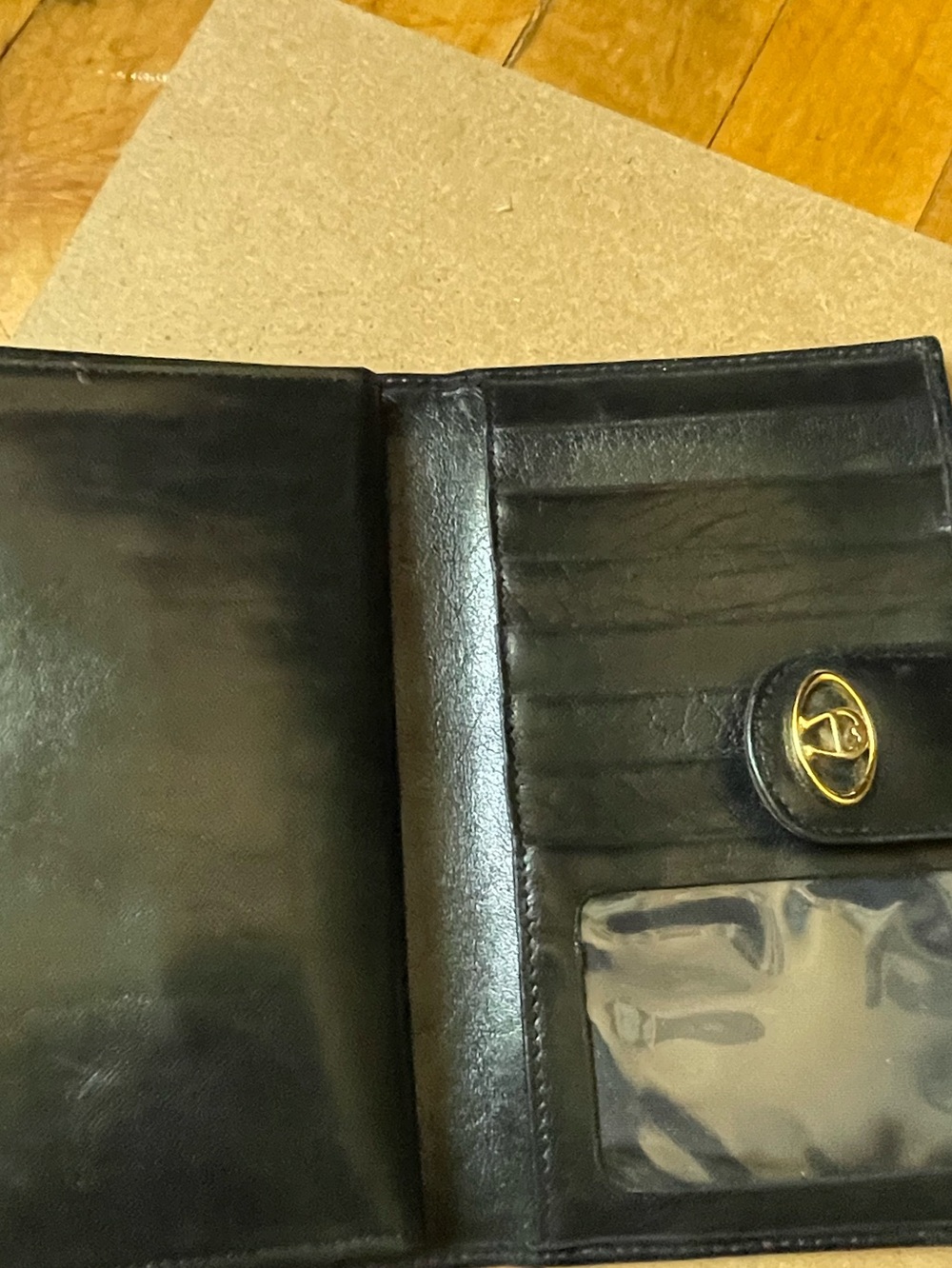 VTG Etienne Aigner Black Leather Wallet, Trifold. Lightly Used - Picture 3 of 5